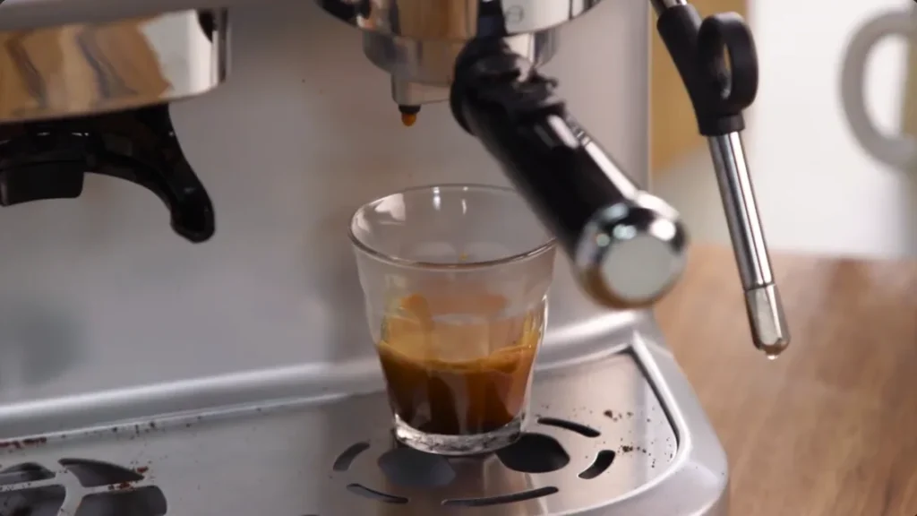 cold brew coffee with foamy bubbles step 2