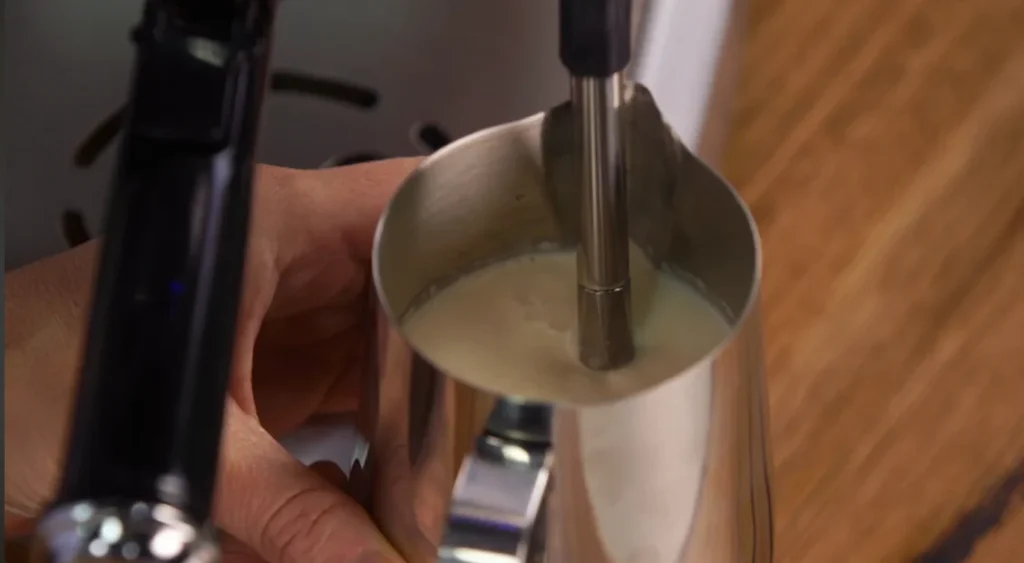 cold brew coffee with foamy bubbles step 4