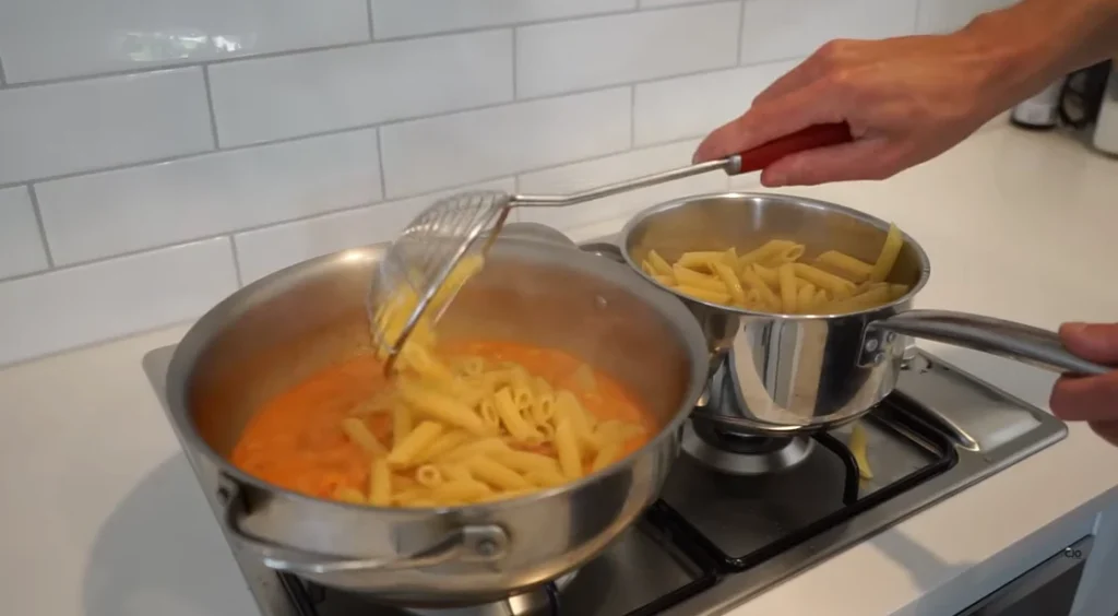creamy rose pasta sauce step 5