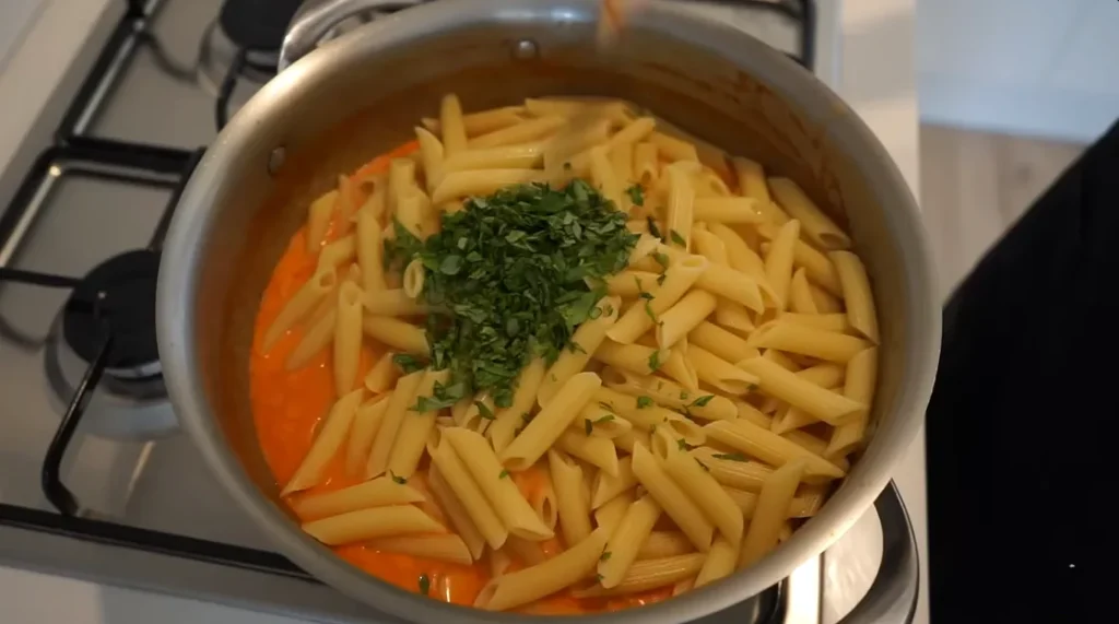 creamy rose pasta sauce step 6