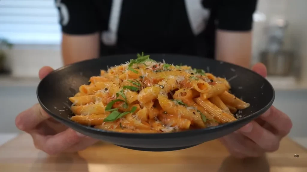creamy rose pasta sauce step 7