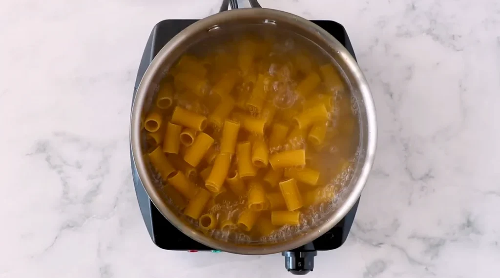 creamy tomato garlic rigatoni pasta