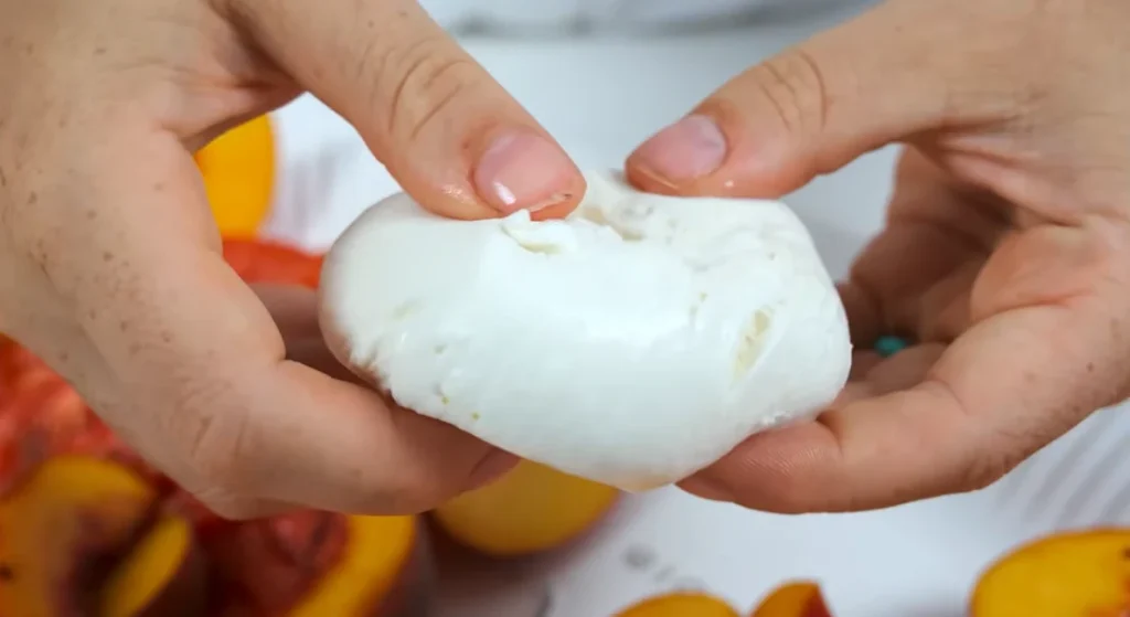 peach burrata salad