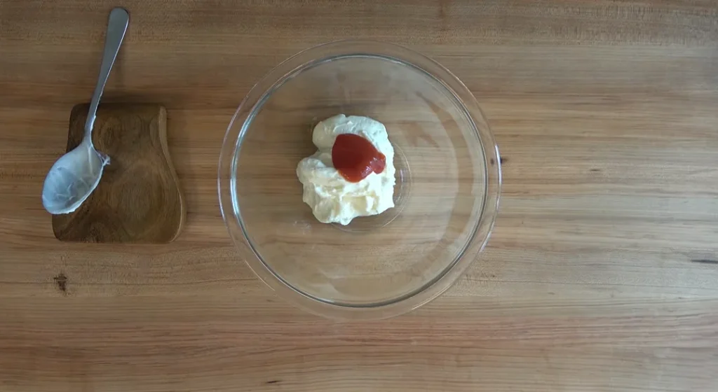 In a small mixing bowl, whisk together the mayonnaise, heavy whipping cream, and ketchup until completely smooth.