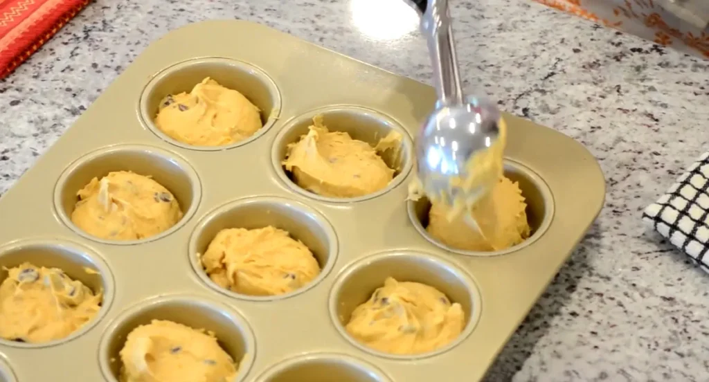 easy pumpkin chocolate chip muffins